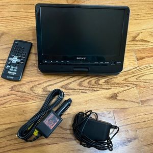 Sony DVP-FX930 Portable DVD Player 9 inch swivel